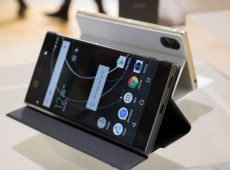 Obe verzije su dostupne za pred-narudžbu u Velikoj Britaniji i Njemačkoj