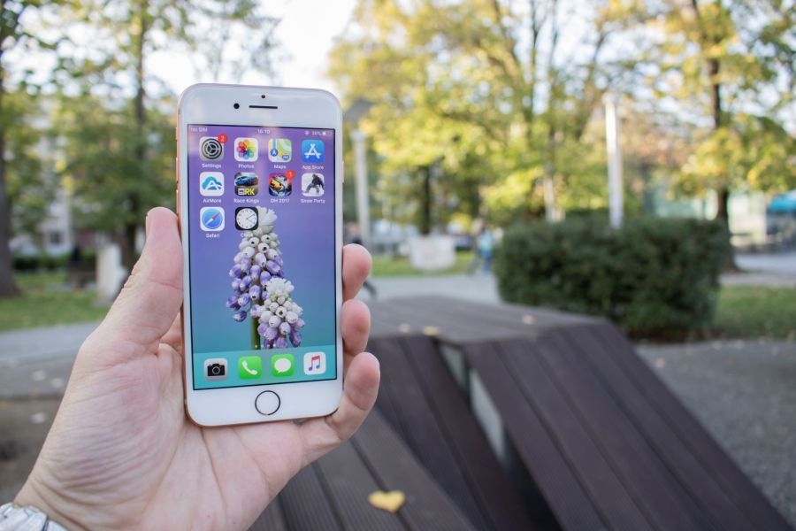 Apple iPhone 8 review - The new Apple is here! Have a bite!