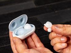 Here’s the first update to the Galaxy Buds